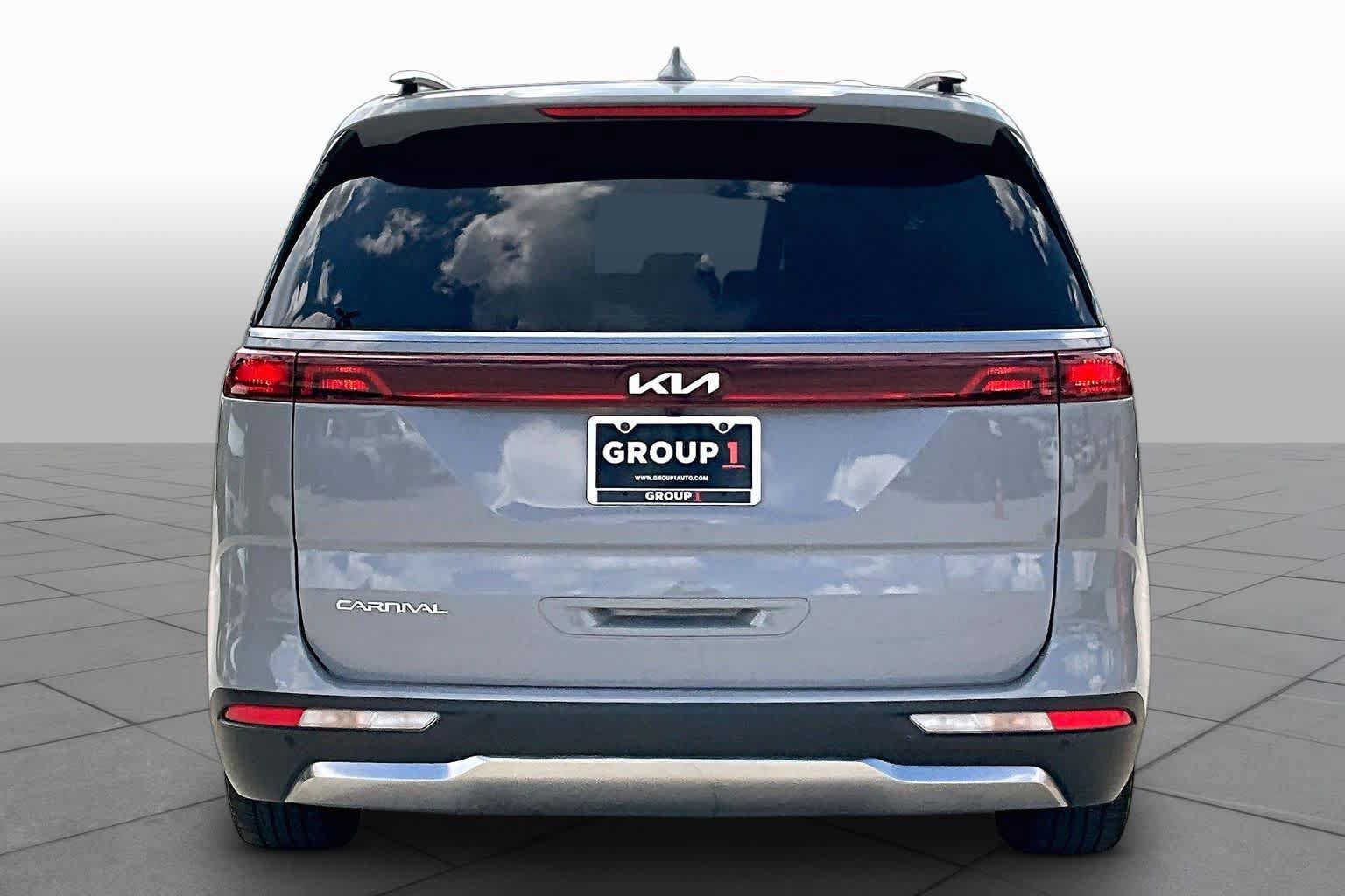 Used 2024 Kia Carnival SX FWD image 4