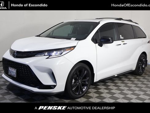Used 2026 Toyota Sienna XSE FWD image 1