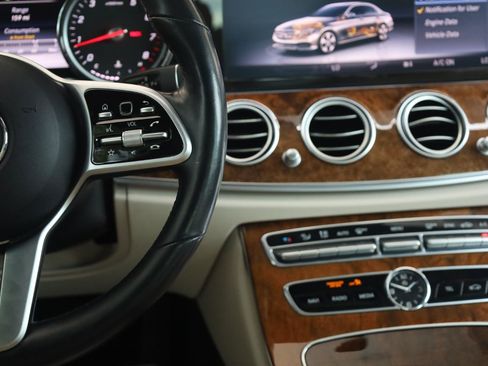 Used 2019 Mercedes-Benz E 300 4MATIC image 38