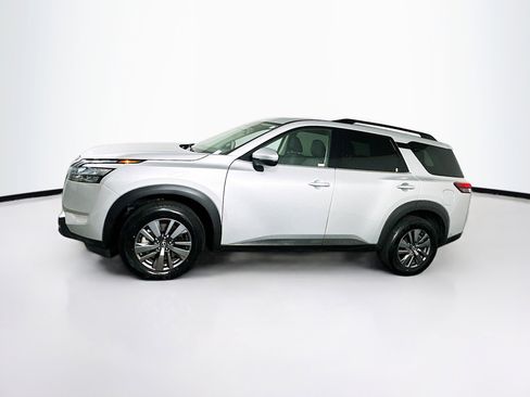 Used 2025 Nissan Pathfinder SV image 4