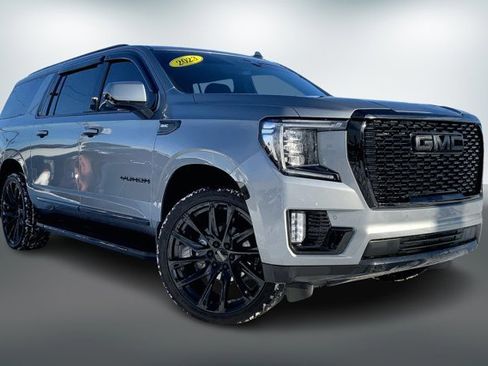 Used 2023 GMC Yukon XL SLT image 1