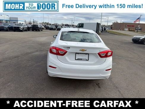 Used 2017 Chevrolet Cruze LT w/ Convenience Package image 4