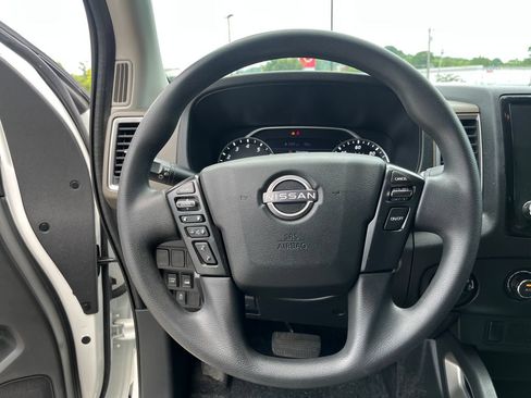 Used 2022 Nissan Frontier SV AWD/4WD image 24