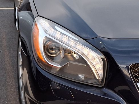 Used 2013 Mercedes-Benz SL 550 image 7