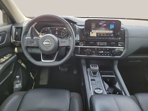 Used 2023 Nissan Pathfinder SL AWD/4WD image 10