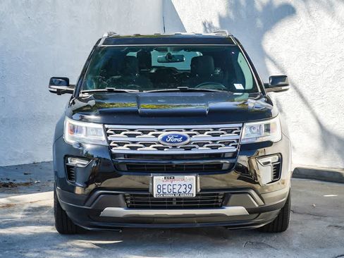Used 2018 Ford Explorer XLT w/ Equipment Group 201A AWD/4WD image 2