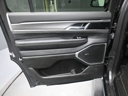 Used 2025 Jeep Wagoneer 4WD image 17