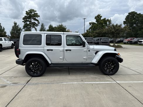 Used 2023 Jeep Wrangler Unlimited Sahara w/ Cold Weather Group AWD/4WD image 10