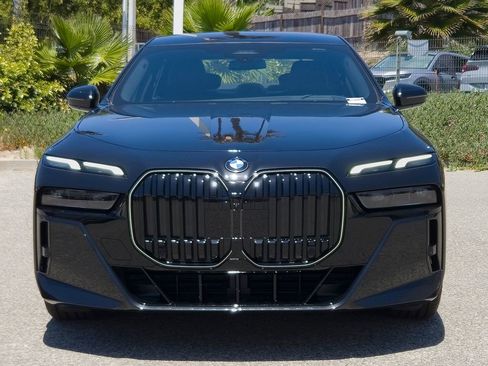 New 2026 BMW 740i w/ Premium Package RWD image 3