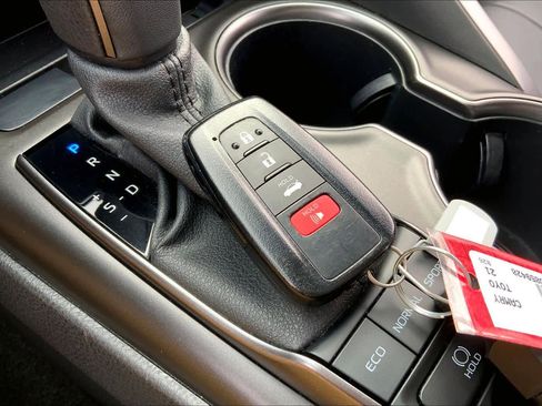 Used 2021 Toyota Camry XSE image 15