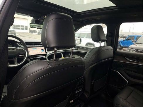 New 2026 Jeep Grand Cherokee L Limited AWD/4WD image 12