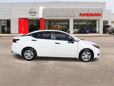 Used 2025 Nissan Versa S w/ Trunk Package image 2