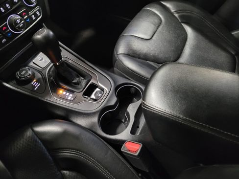 Used 2019 Jeep Cherokee Limited w/ Luxury Group image 26