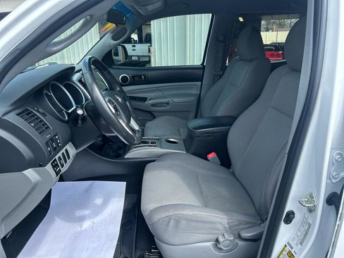 Used 2014 Toyota Tacoma PreRunner w/ TRD Off-Road Package image 13