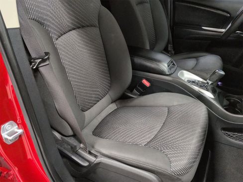 Certified 2018 Dodge Journey SE image 21