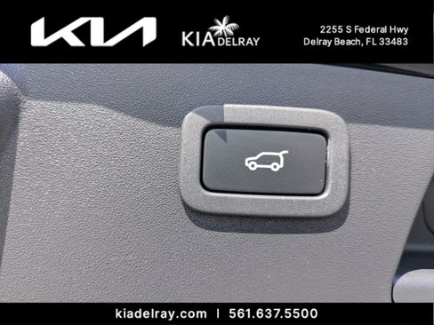 Used 2018 Jaguar E-PACE R-Dynamic SE image 18