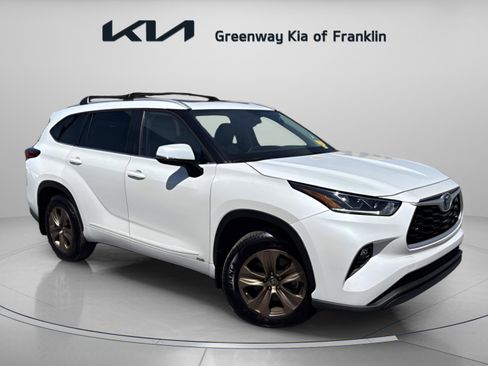 Used 2023 Toyota Highlander Bronze Edition AWD/4WD image 1