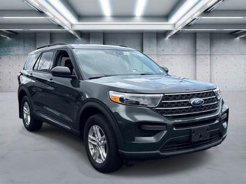 Used 2023 Ford Explorer XLT AWD/4WD image 3
