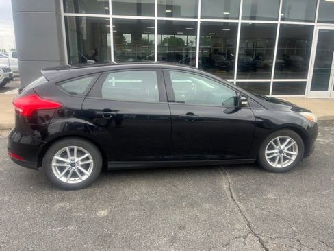 Used 2017 Ford Focus SE FWD image 16