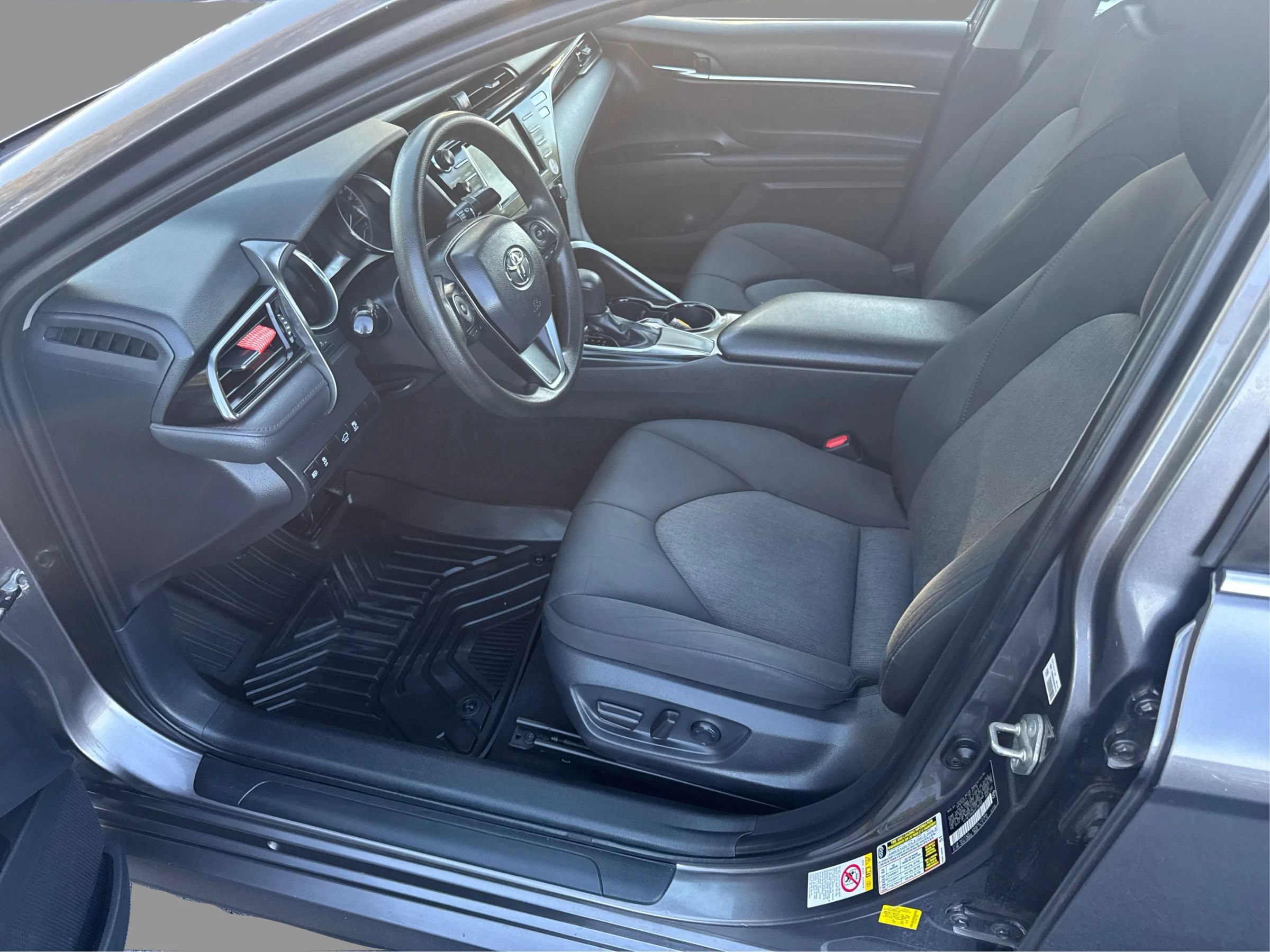 Used 2019 Toyota Camry LE FWD image 10