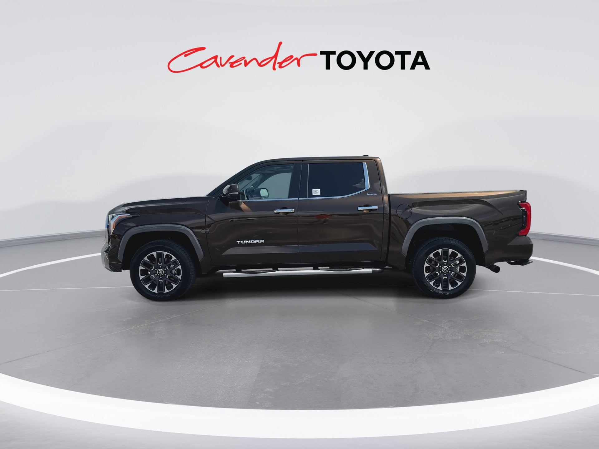 Used 2023 Toyota Tundra Limited w/ Power Package AWD/4WD image 5