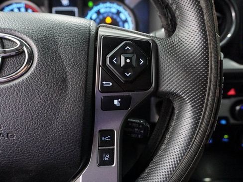 Used 2021 Toyota Tacoma Limited image 20