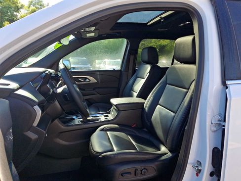 Used 2023 Chevrolet Traverse LT w/ LT Premium Package AWD/4WD image 14