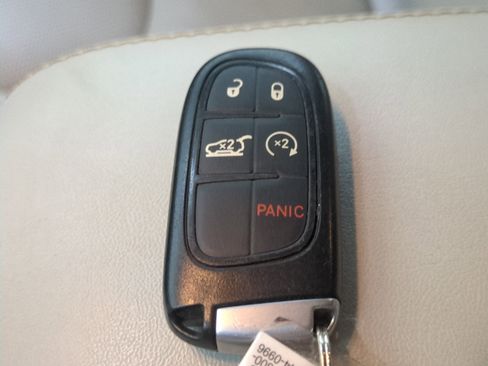 Used 2019 Jeep Cherokee Limited image 31