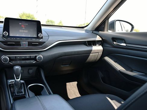 Used 2024 Nissan Altima 2.5 SV FWD image 24