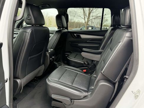 Used 2025 Buick Enclave Preferred image 16