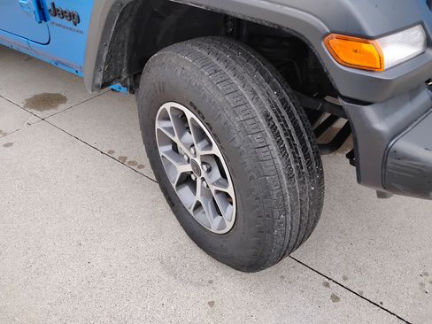 Used 2024 Jeep Wrangler Sport S image 25