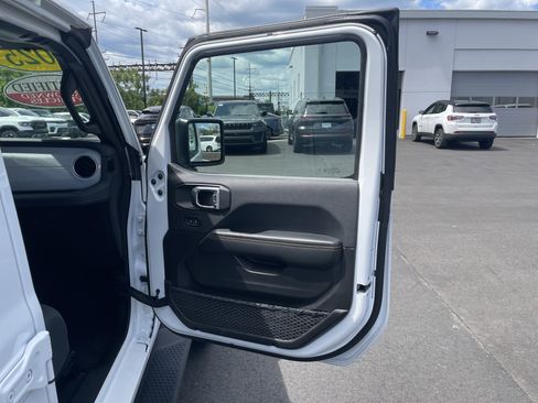 Certified 2025 Jeep Wrangler Unlimited Sahara AWD/4WD image 8