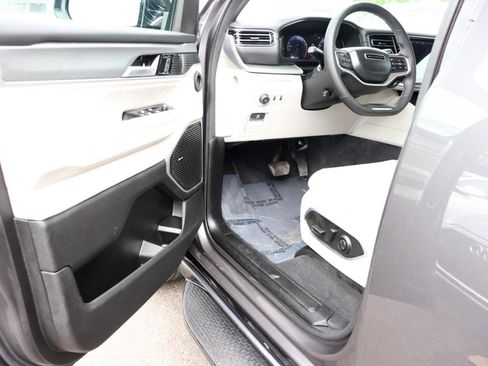 Used 2025 Jeep Wagoneer Series II AWD/4WD image 10