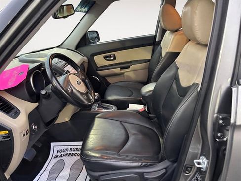 Used 2013 Kia Soul ! w/ Premium Pkg image 9