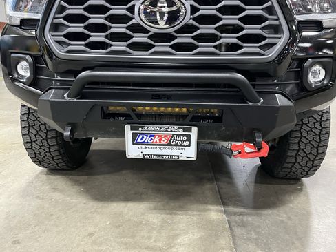 Used 2023 Toyota Tacoma TRD Sport image 9