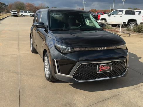 Used 2024 Kia Soul LX image 4