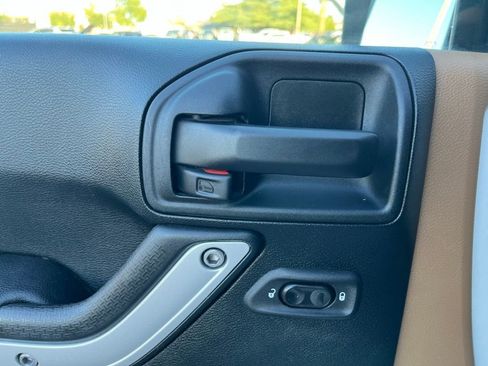 Used 2017 Jeep Wrangler Unlimited Sahara w/ Connectivity Group image 25