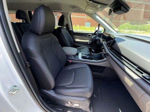 New 2026 Kia Carnival EX FWD image 26