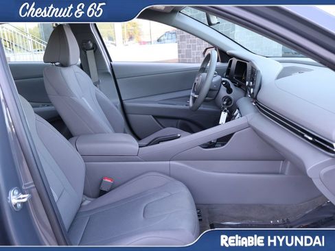 Certified 2024 Hyundai Elantra SE FWD image 9