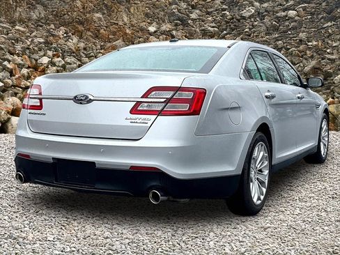 Used 2018 Ford Taurus Limited image 2