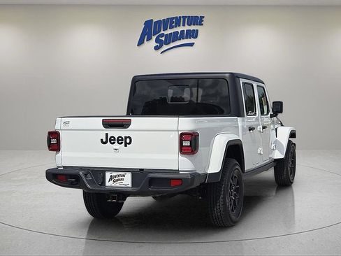 Used 2024 Jeep Gladiator Sport AWD/4WD image 6