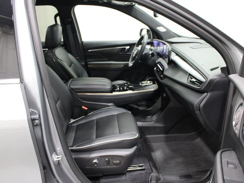 Used 2025 Buick Enclave Avenir AWD/4WD image 27