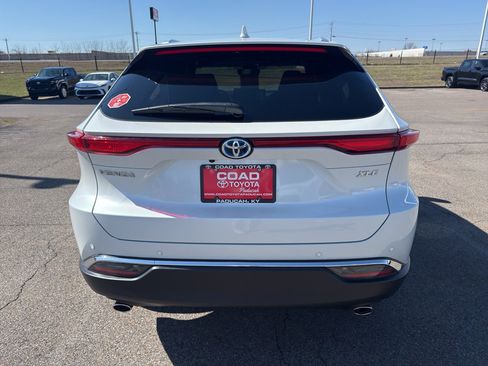 Certified 2024 Toyota Venza XLE image 4