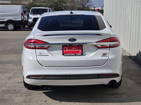 Used 2018 Ford Fusion SE w/ Equipment Group 201A image 9
