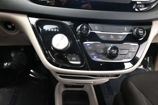 Used 2023 Chrysler Voyager LX FWD image 15