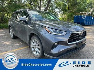 Used 2021 Toyota Highlander Limited AWD/4WD video 1