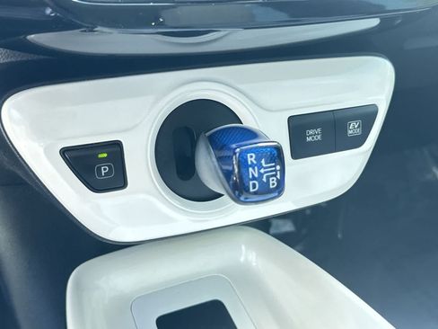 Used 2018 Toyota Prius Three Touring FWD image 22