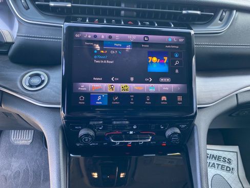 Used 2023 Jeep Grand Cherokee Limited w/ Black Appearance Package AWD/4WD image 72