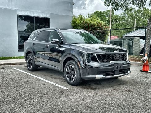 Used 2024 Kia Sorento S image 11