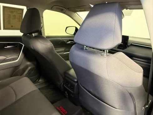 Used 2020 Toyota RAV4 XLE FWD image 39